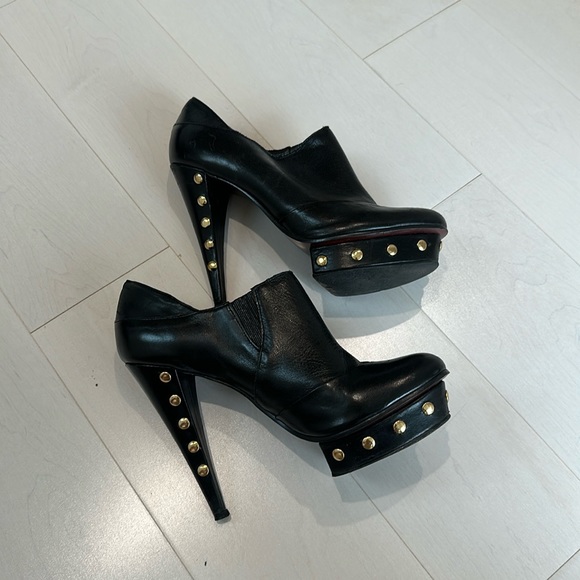 STEVEN Steve Madden Black Studded Booties Size 8.5 - Picture 1 of 2